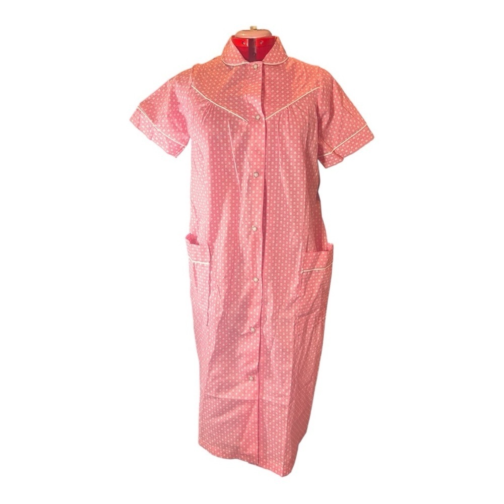 Vintage Carriage Court Classic Pink Snap-Front House Dress – NWT – Small (8–10)